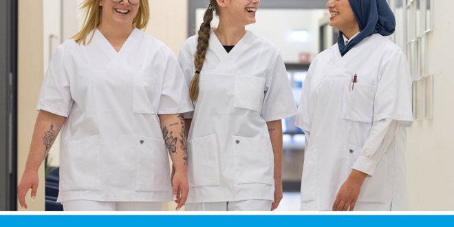 Drei Pflegeschülerinnen - Werbebild für den Tag der offenen Tür in der Pflegeschule Andernach